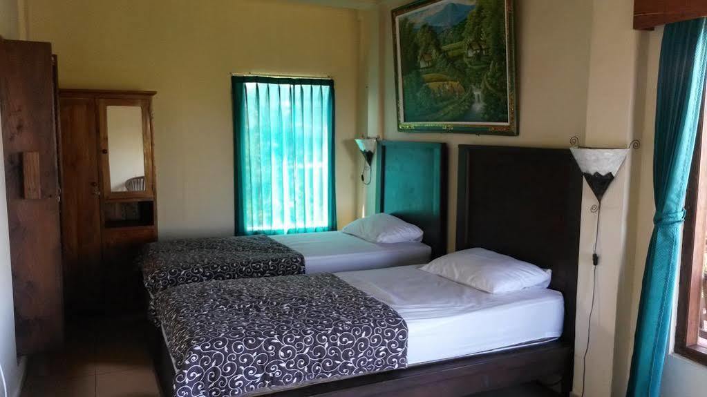 Demank House Homestay *
